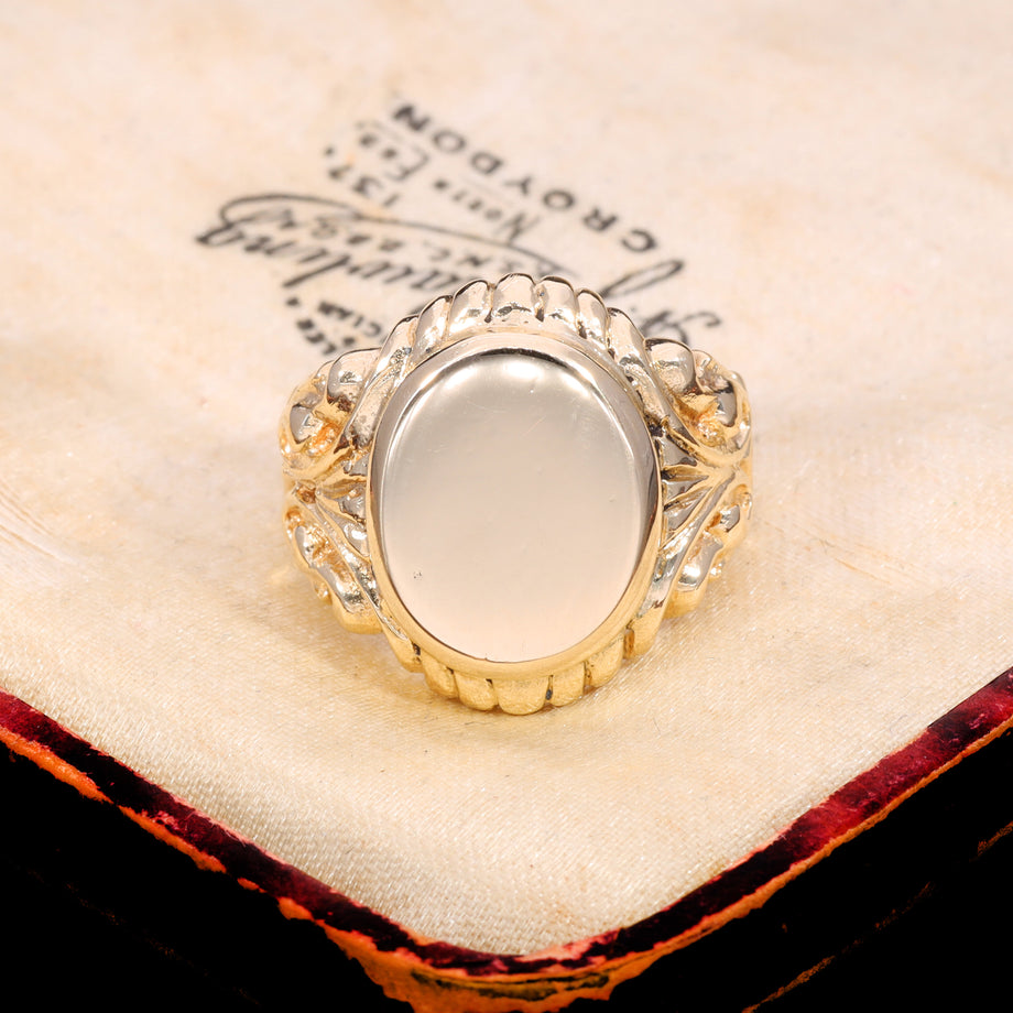 The Vintage 1953 9ct Gold Scrolled Shoulder Signet Ring
