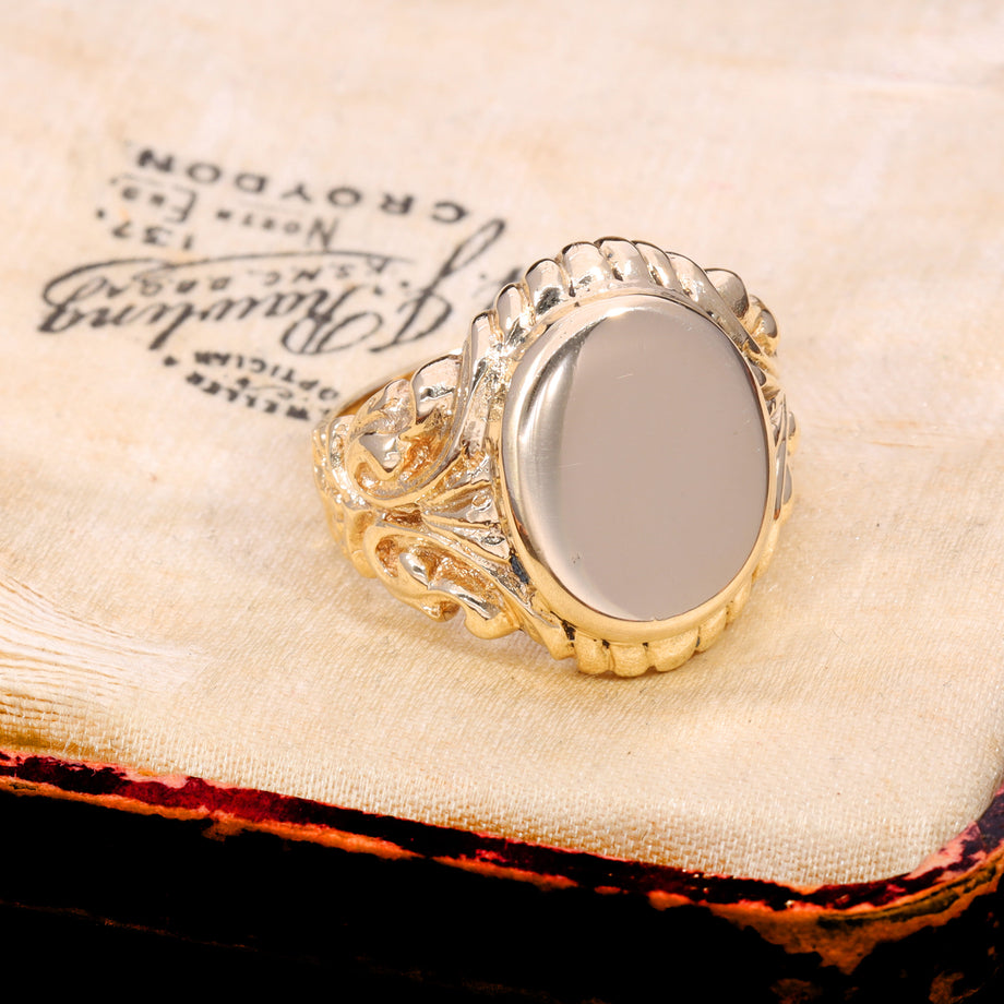 The Vintage 1953 9ct Gold Scrolled Shoulder Signet Ring