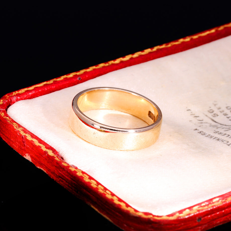 The Vintage 1976 9ct Gold Lucky Wedding Ring