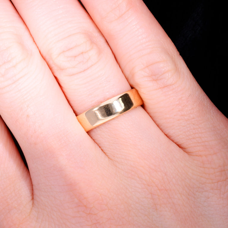 The Vintage 1976 9ct Gold Lucky Wedding Ring