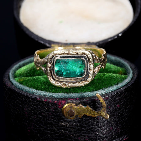 Georgian 1822 foil-backed green paste ring in 18ct gold, showing the sealed closed-back collet setting characteristic of pre-Victorian construction