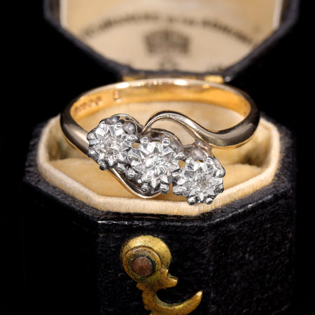 The Vintage 1976 Three Diamond Illusion Set Ring