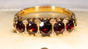 Gemstones, Light, and Optics: A Glimpse into the Spectrum of Antique Jewellery