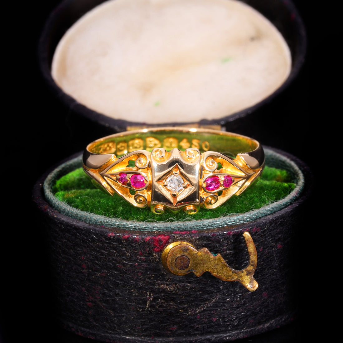 Edwardian diamond and ruby scroll ring in 18ct yellow gold, hallmarked 1901, with scrollwork shoulders and central diamond flanked by rubies