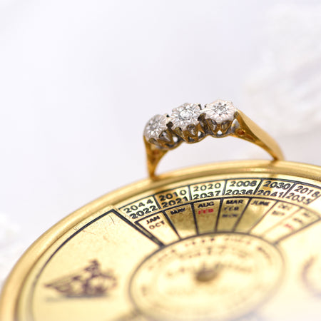 The Vintage 1978 Traditional 18 Carat Gold Diamond Ring - Antique Jewellers