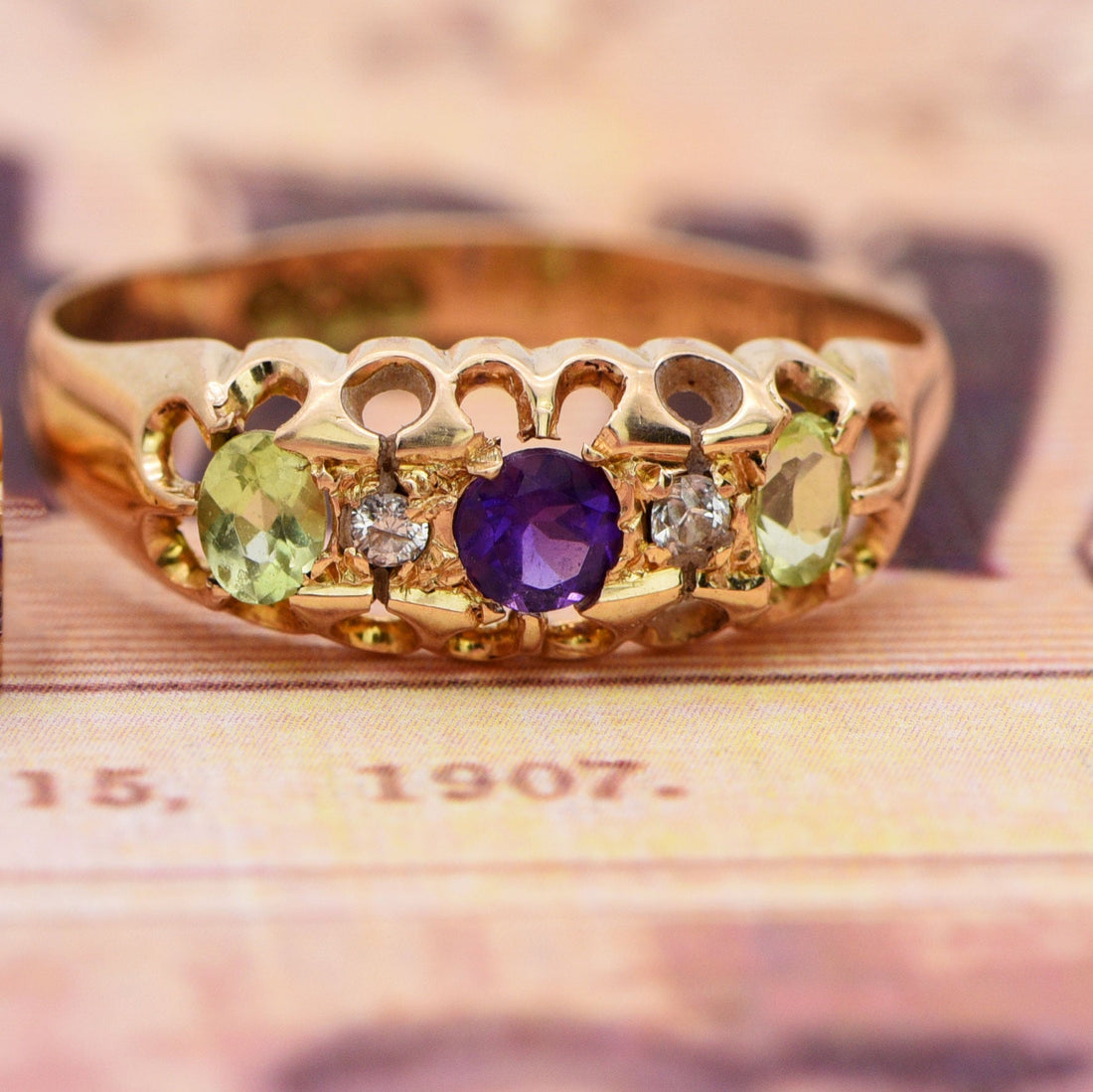 Edwardian suffragette ring in 18ct gold, hallmarked 1907, with central amethyst flanked by peridots and small diamonds
