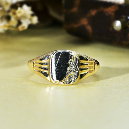 The Vintage 1979 Signet Ring - Antique Jewellers