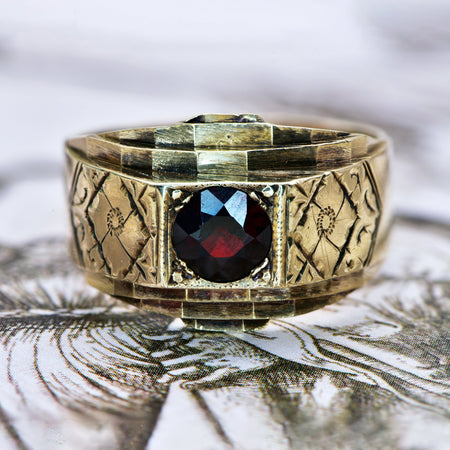 The Vintage 1972 9ct Bold Angles Garnet Ring - Antique Jewellers