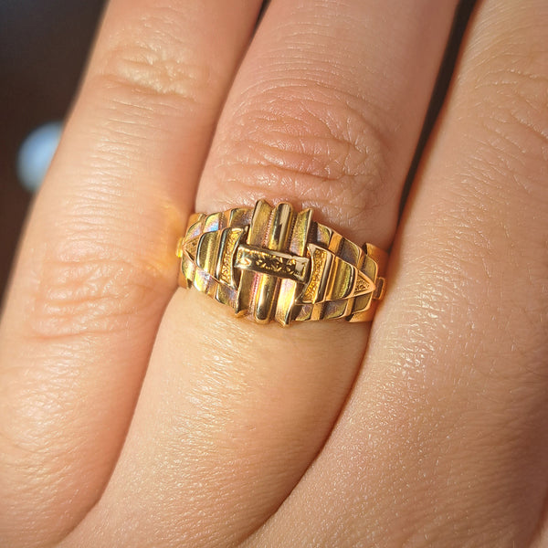 The Antique 1884 18ct Gold Geometric Crimped Ring