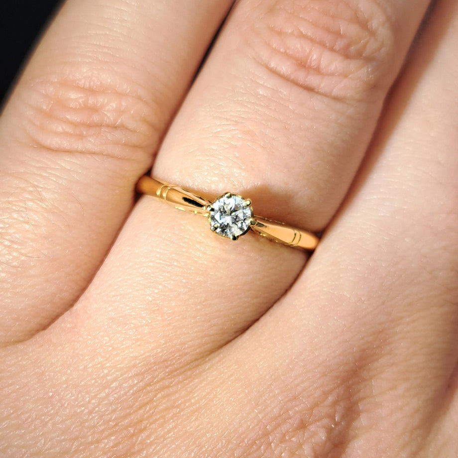 The Vintage 1990 Solitaire Brilliant Cut Diamond Petite Ring