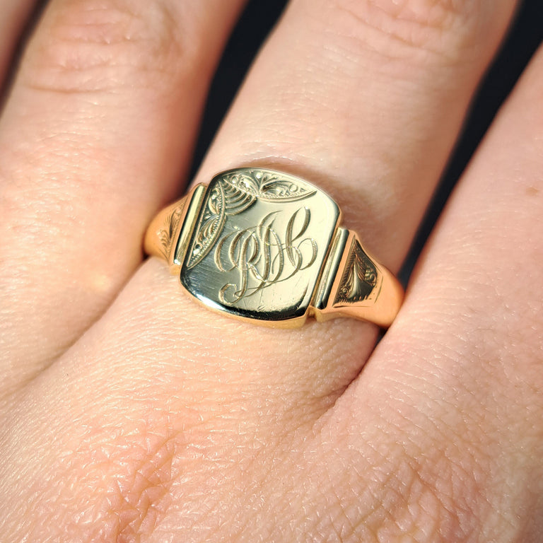 The Vintage 1965 "RDL" Initials Signet Ring