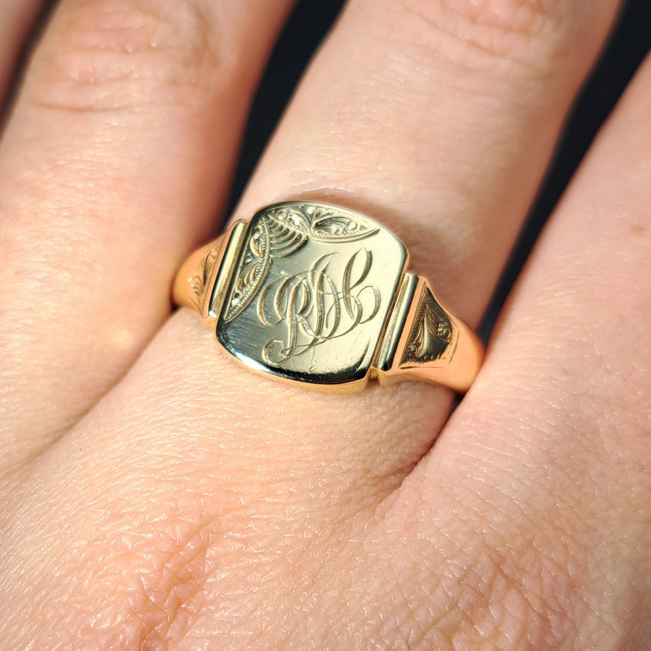 The Vintage 1965 "RDL" Initials Signet Ring
