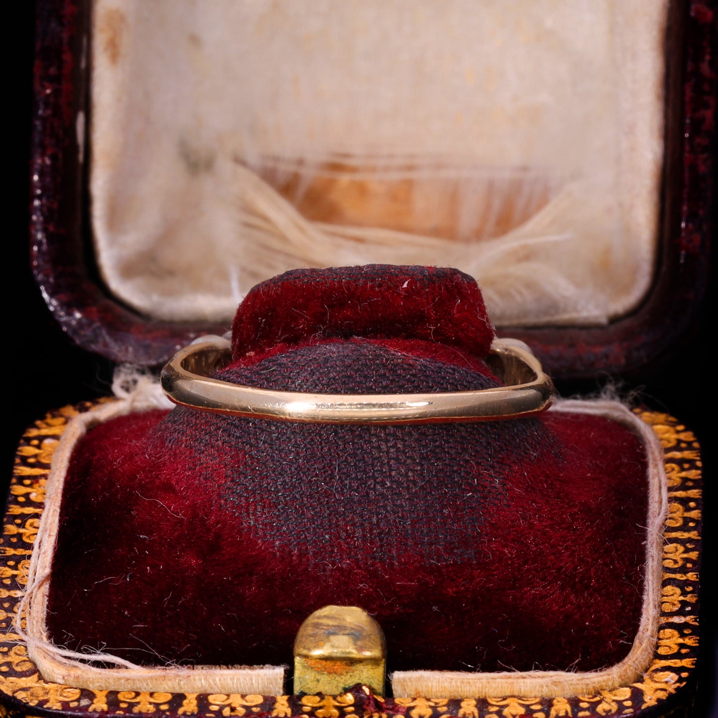 Side profile of Victorian gold band with silver-set diamond half hoop