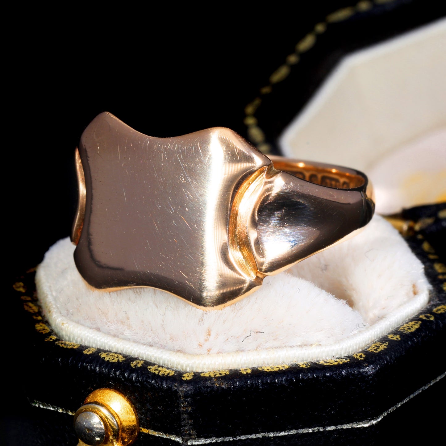 The Antique 1913 9ct Gold Signet Ring