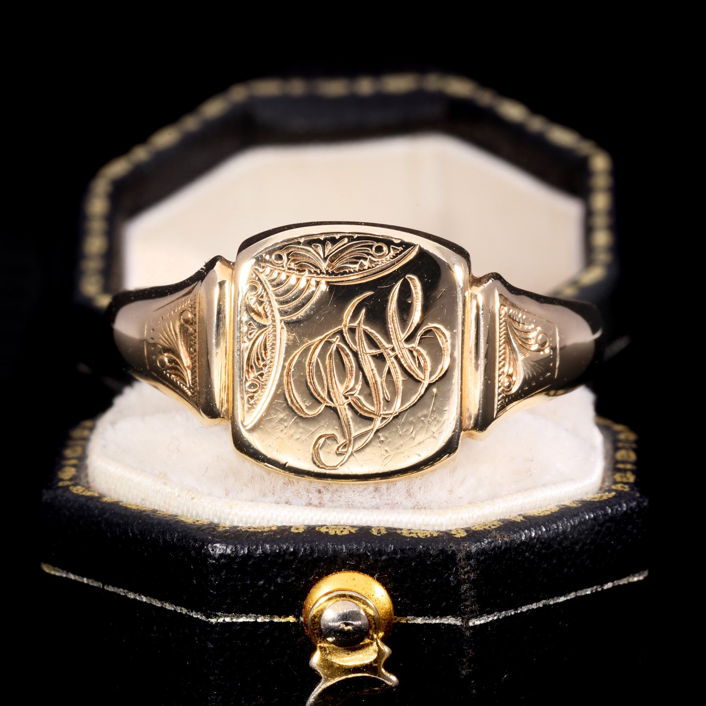 The Vintage 1965 "RDL" Initials Signet Ring