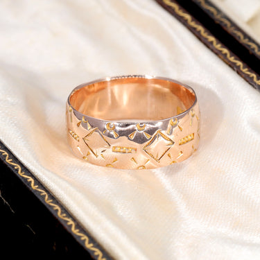 The Antique 1901 Engraved Wedding Ring - Antique Jewellers