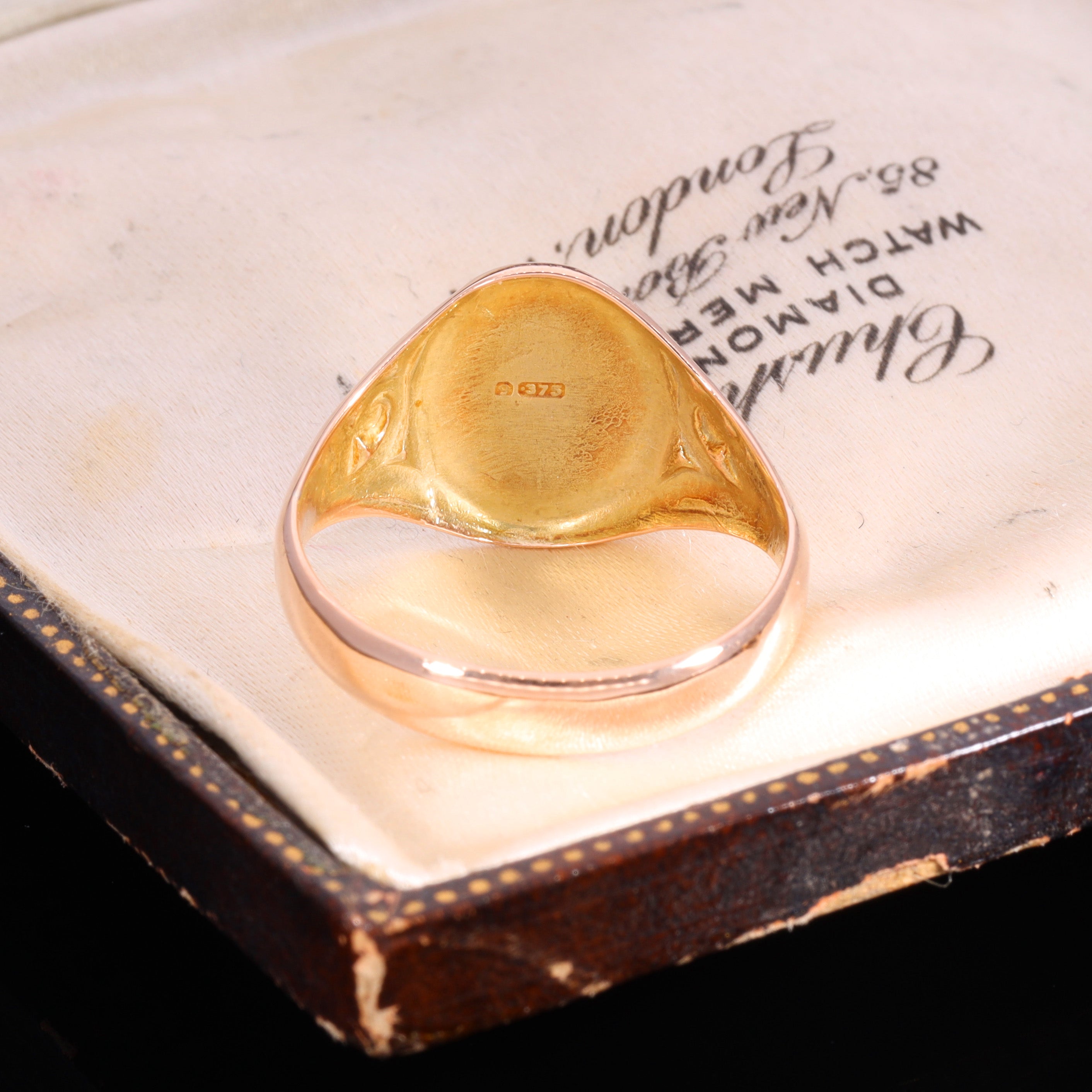 The Antique 1915 Oval Scrolled Signet Ring – Antique Jewellers