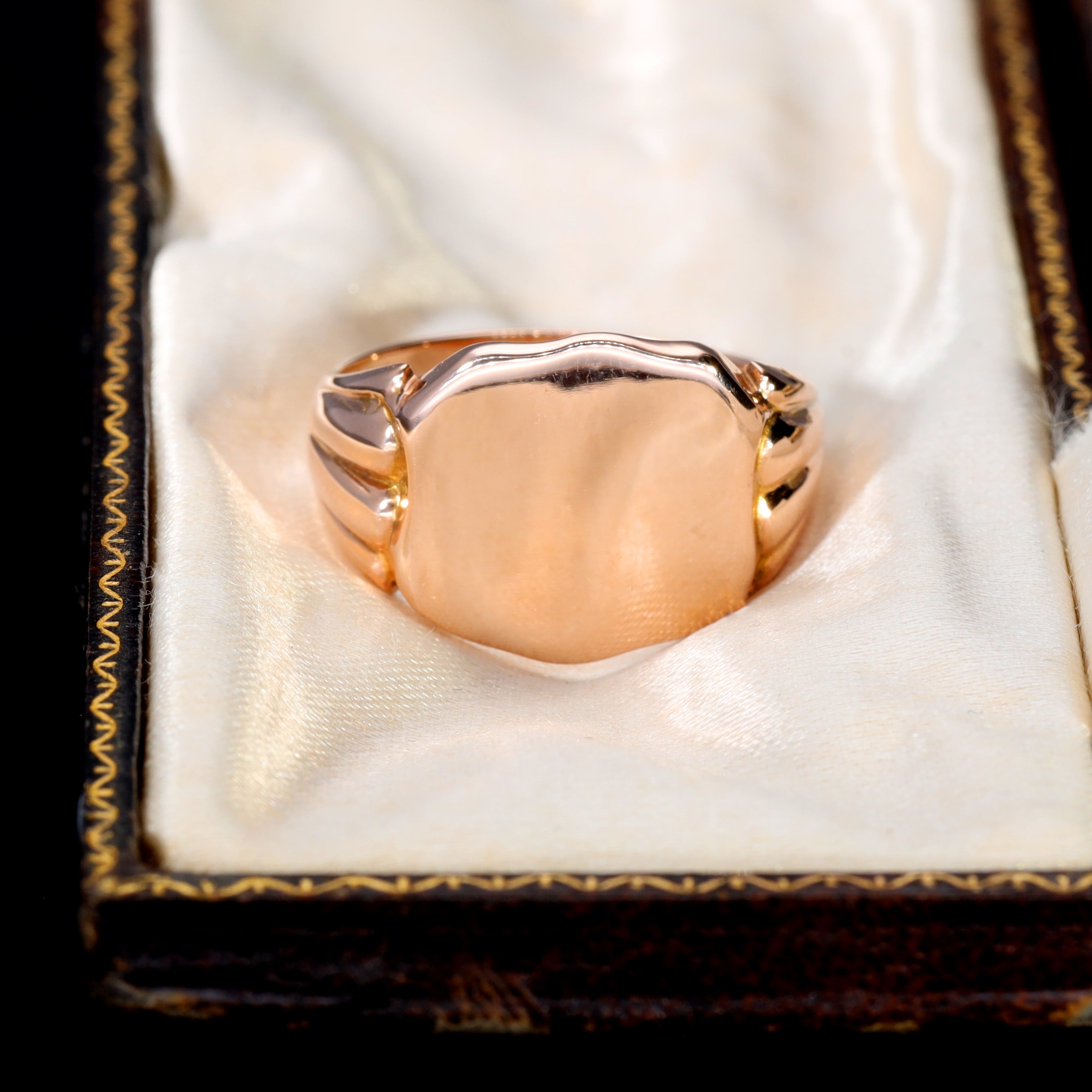 The Antique 1915 9ct Gold Shield Signet Ring - Antique Jewellers
