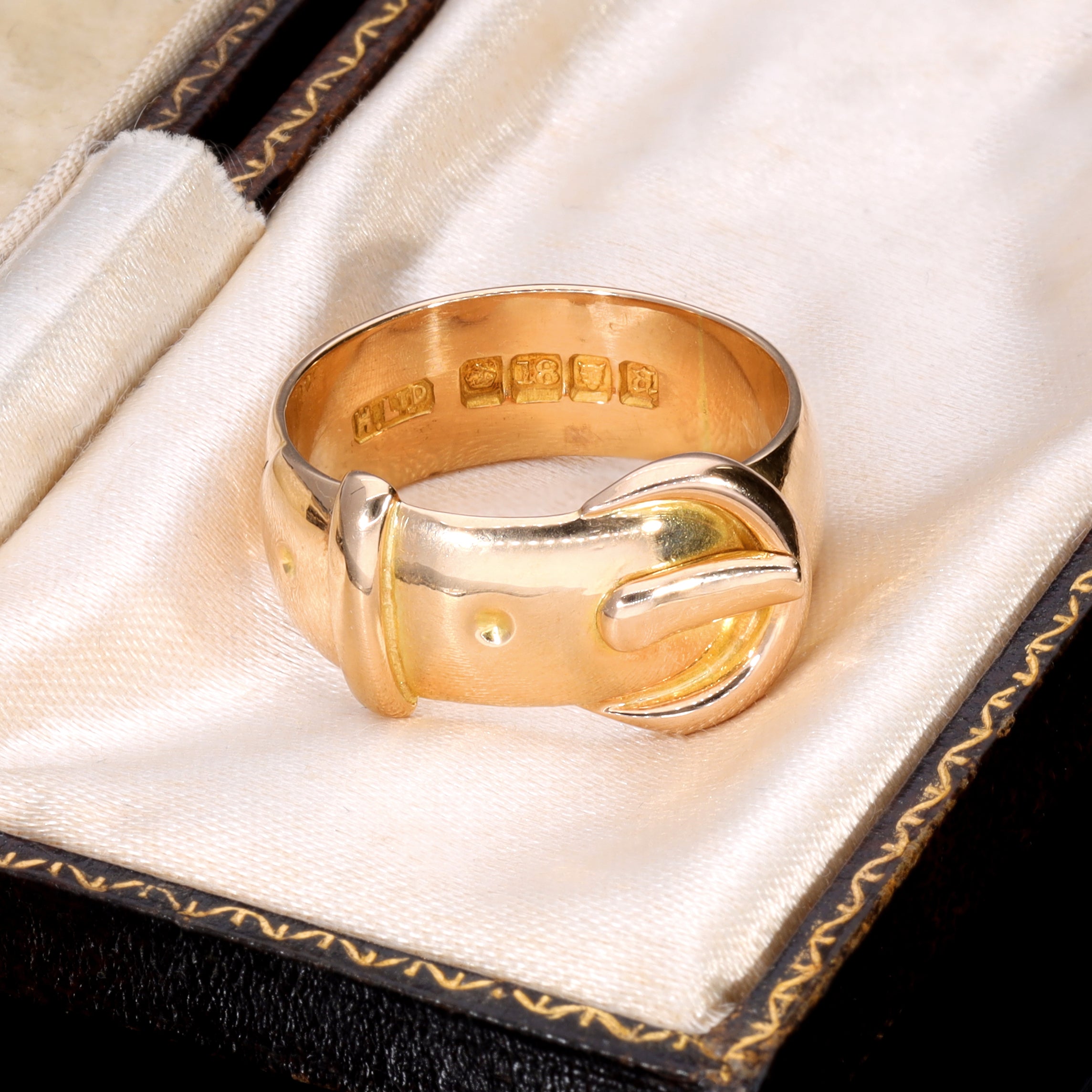 Gold sold belt ring