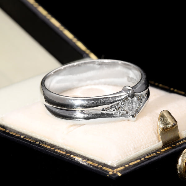 The Vintage 2001 Solitaire Diamond White Gold Ring