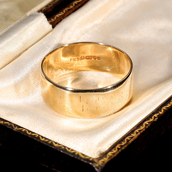 The Vintage 1992 9ct Lined Wedding Ring