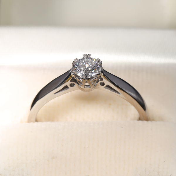 The Vintage White Gold Diamond Classic Ring