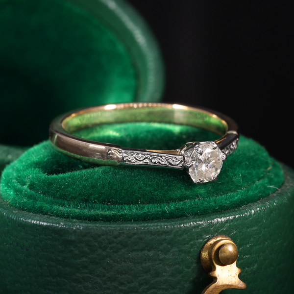 The Vintage Diamond Solitaire Pattern Ring