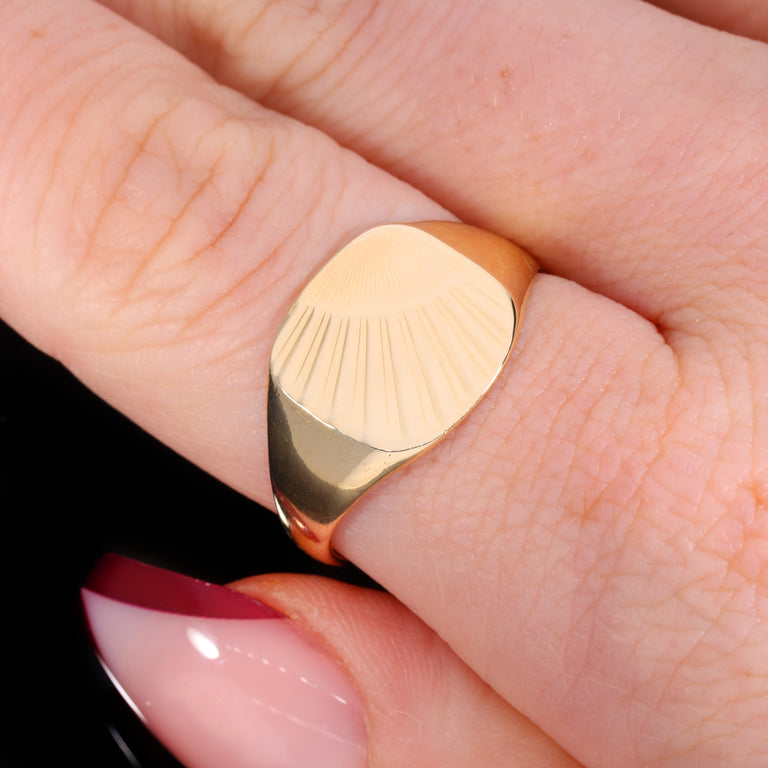 The Vintage 1970 9ct Gold Sunrise Signet Ring
