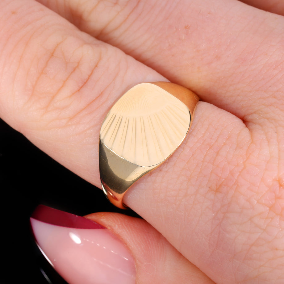 The Vintage 1970 9ct Gold Sunrise Signet Ring