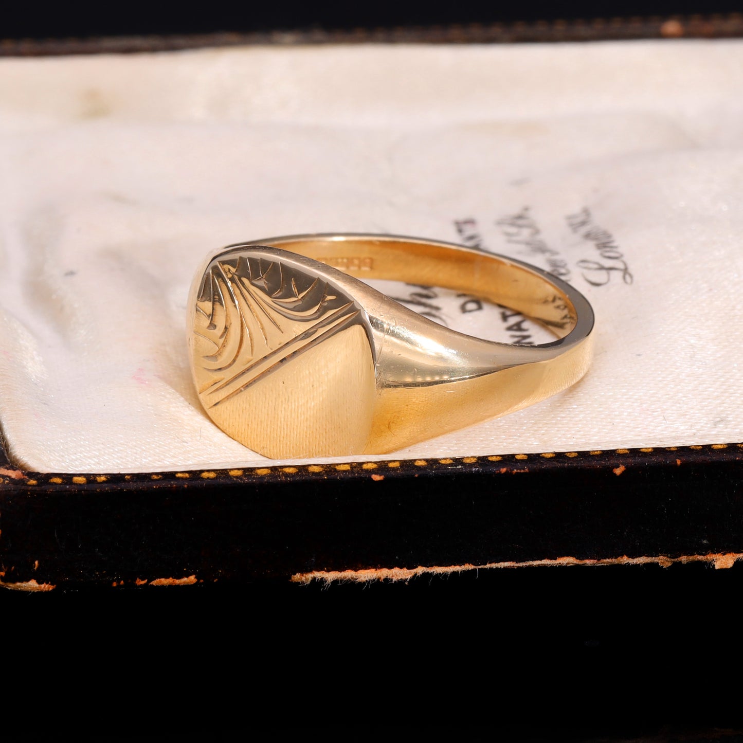 The Vintage 1989 9ct Gold Square Pattern Signet Ring
