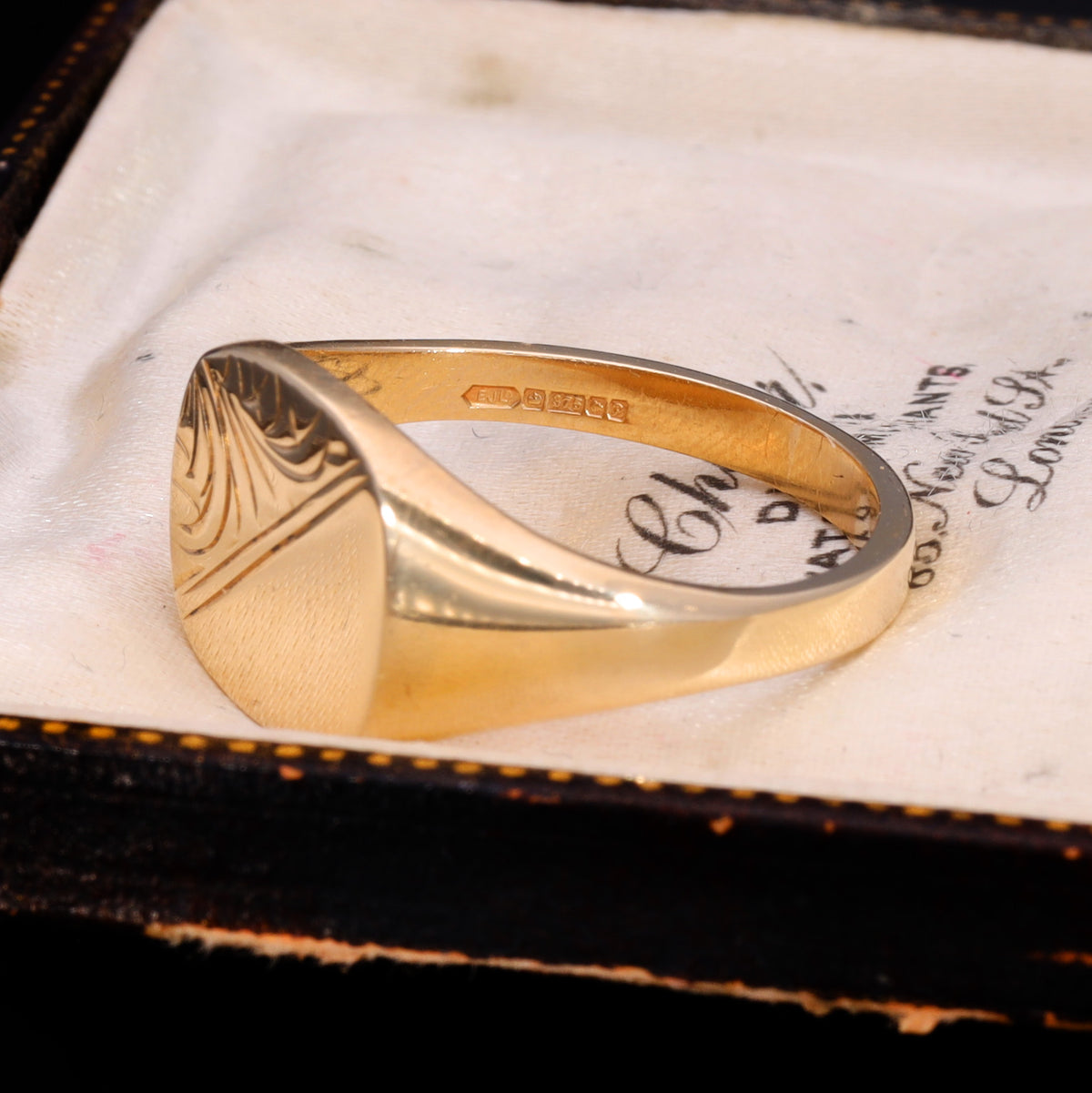 The Vintage 1989 9ct Gold Square Pattern Signet Ring