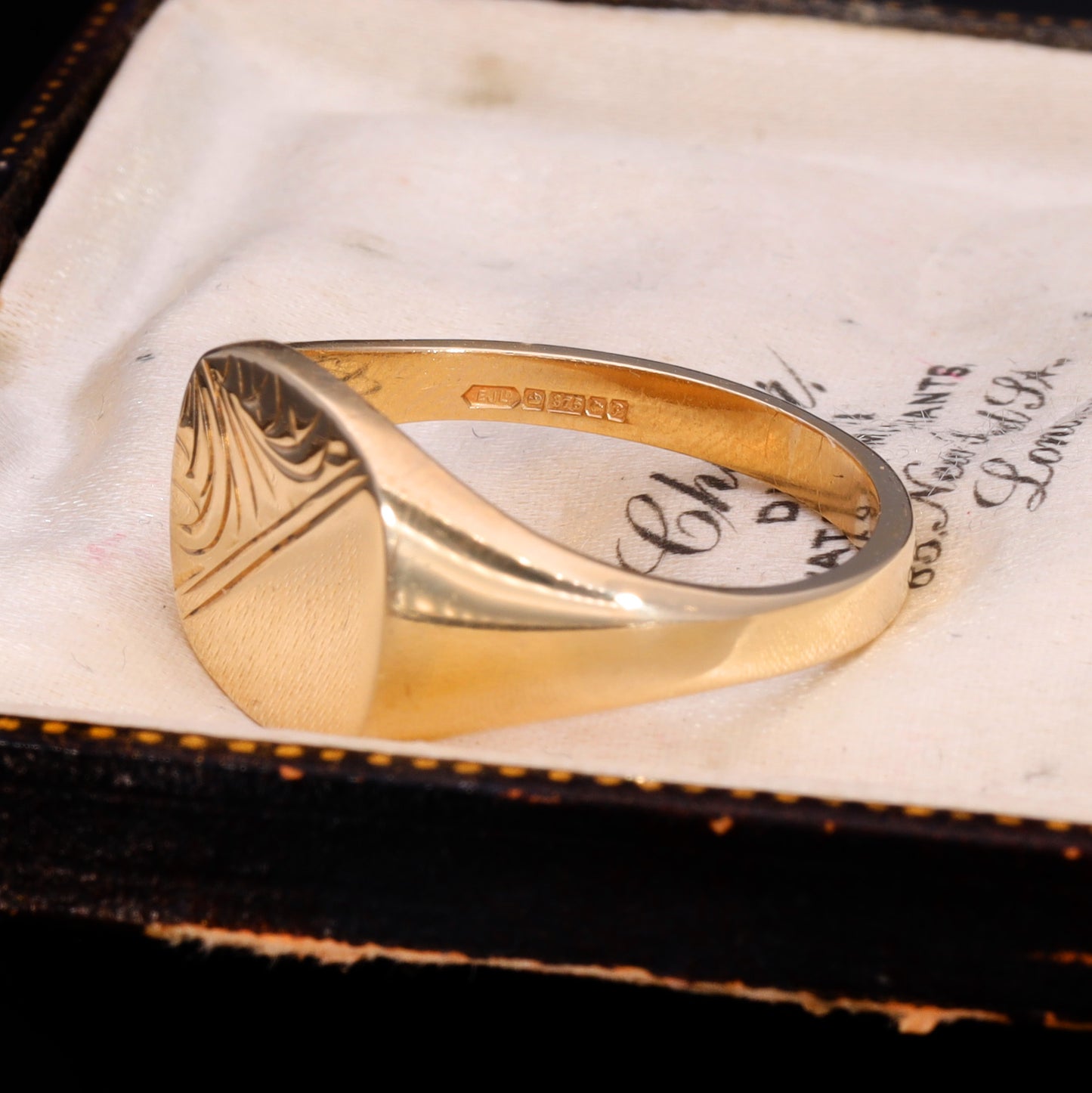 The Vintage 1989 9ct Gold Square Pattern Signet Ring