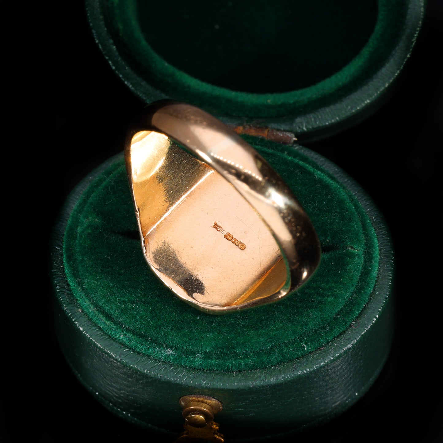The Vintage 9ct Gold Square Pattern Signet Ring