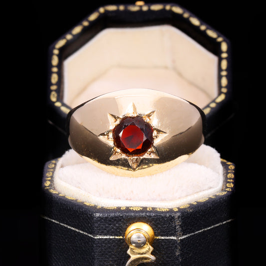 The Vintage 1976 Star Set Garnet Bombe Ring