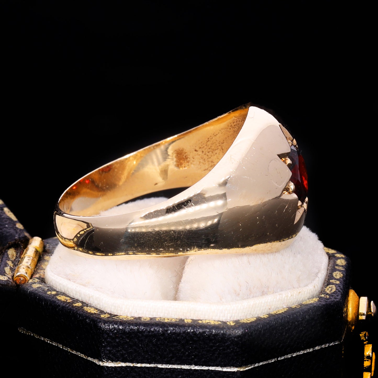 The Vintage 1976 Star Set Garnet Bombe Ring