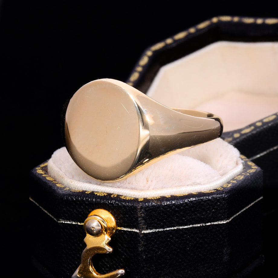 The Vintage 1964 9ct Gold Oval 7.11g Signet Ring