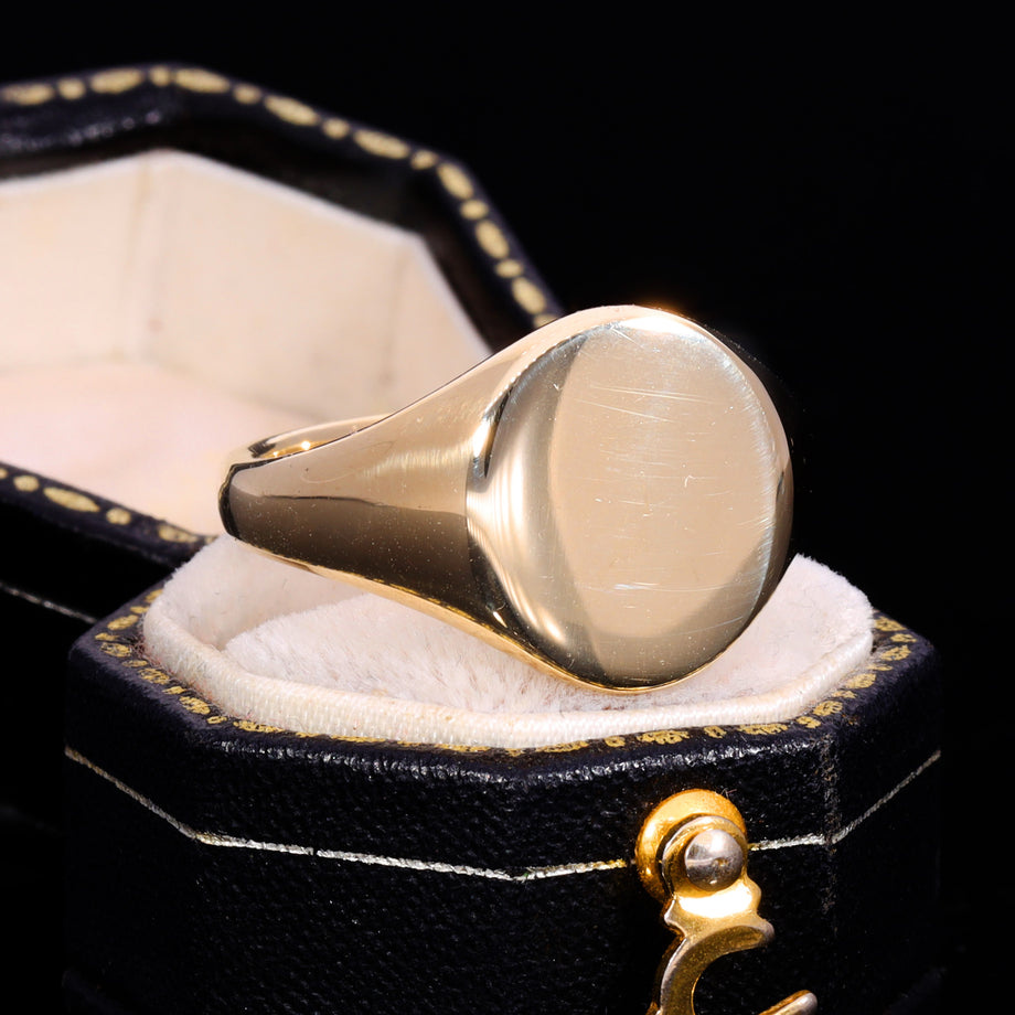 The Vintage 1964 9ct Gold Oval 7.11g Signet Ring