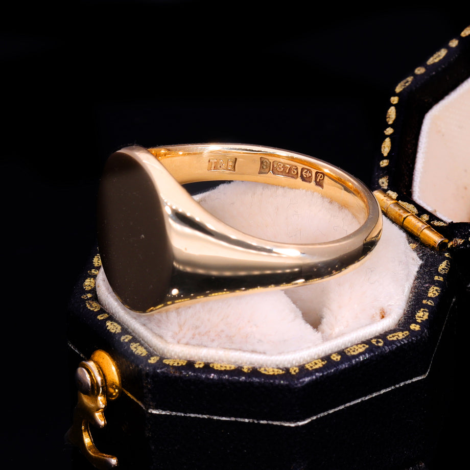 The Vintage 1964 9ct Gold Oval 7.11g Signet Ring