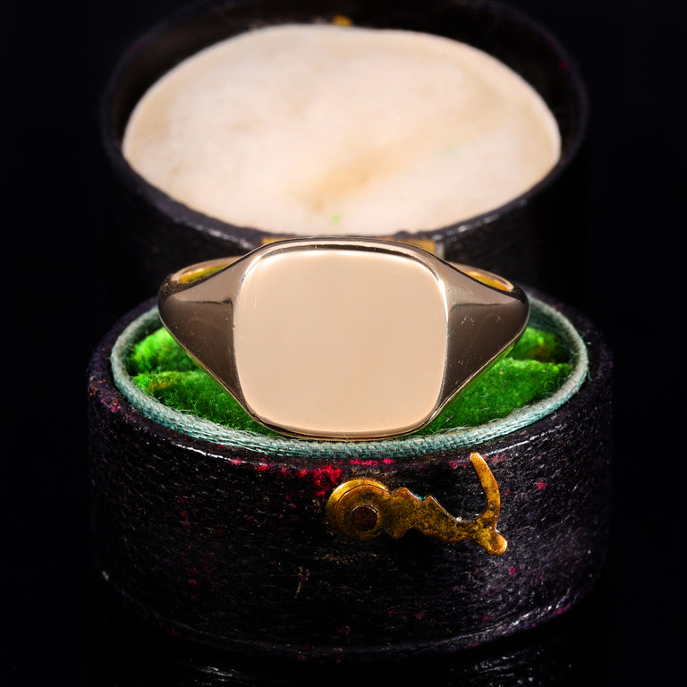 The Vintage 9ct Gold Rectangular Classic 4.52g Signet Ring