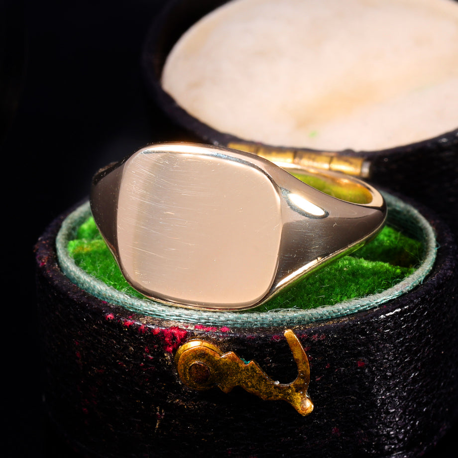 The Vintage 9ct Gold Rectangular Classic 4.52g Signet Ring