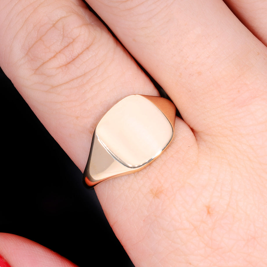 The Vintage 9ct Gold Rectangular Classic 4.52g Signet Ring