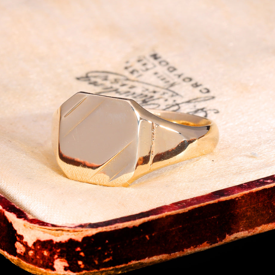 The Vintage 9ct Gold Lined Pattern Signet Ring