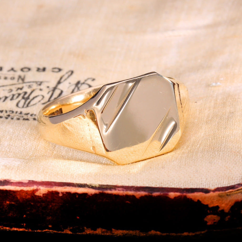 The Vintage 9ct Gold Lined Pattern Signet Ring