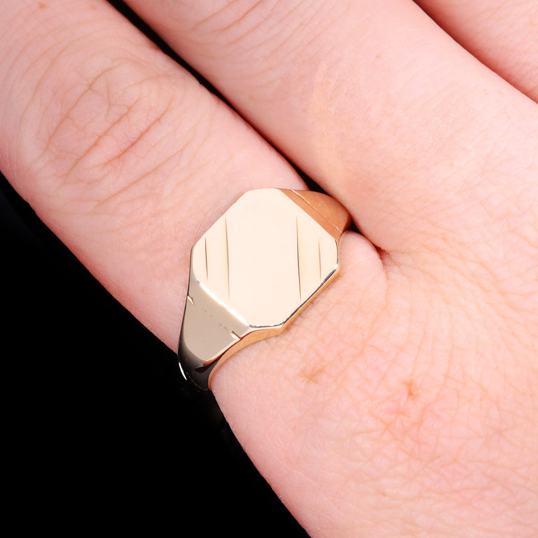 The Vintage 9ct Gold Lined Pattern Signet Ring