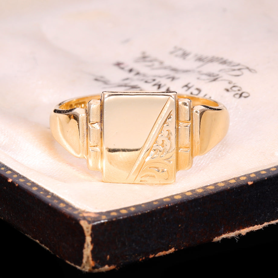 The Vintage 1966 9ct Gold Stepped Shoulder Engraved Signet Ring