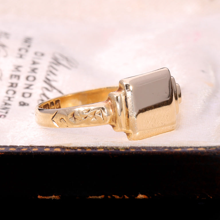 The Vintage 1963 9ct Gold Foliate Stepped Shoulder Signet Ring