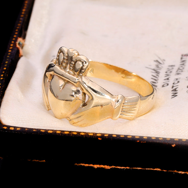 The Vintage 1967 9ct Gold 5.19g Claddagh Ring