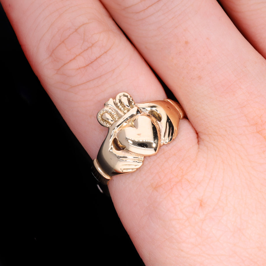 The Vintage 1967 9ct Gold 5.19g Claddagh Ring