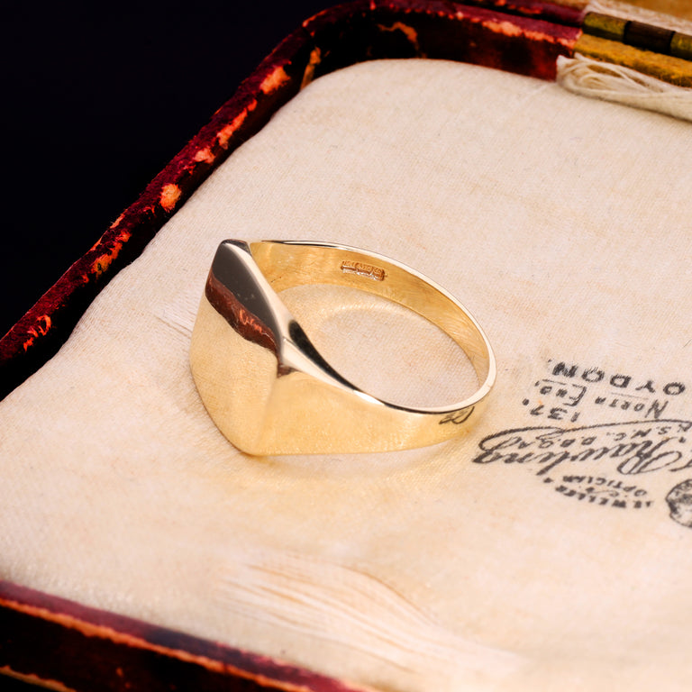 The Vintage 9ct Gold 4.69g Classic Signet Ring