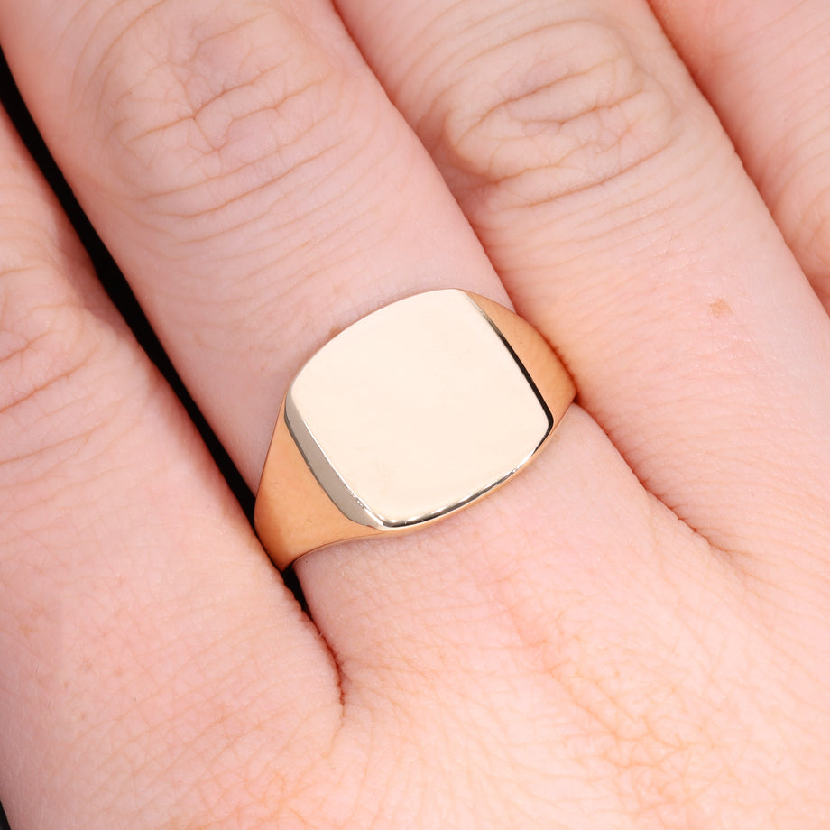 The Vintage 9ct Gold 4.69g Classic Signet Ring